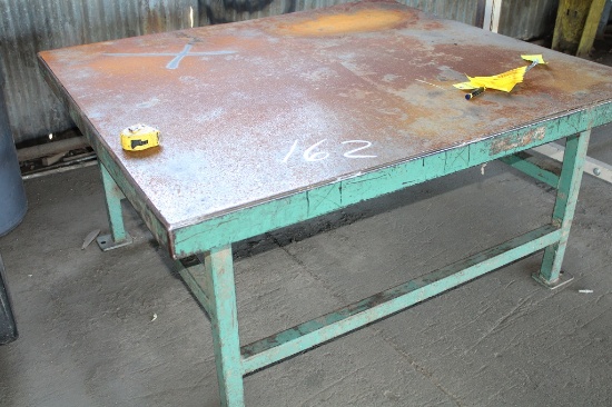 4' X 4' METAL TABLE