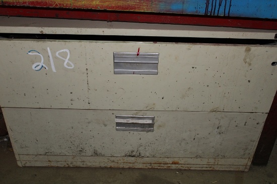 CABINET W/WHEEL PULLERS