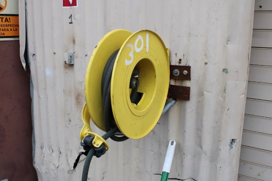 AIR HOSE REEL (OUTSIDE)