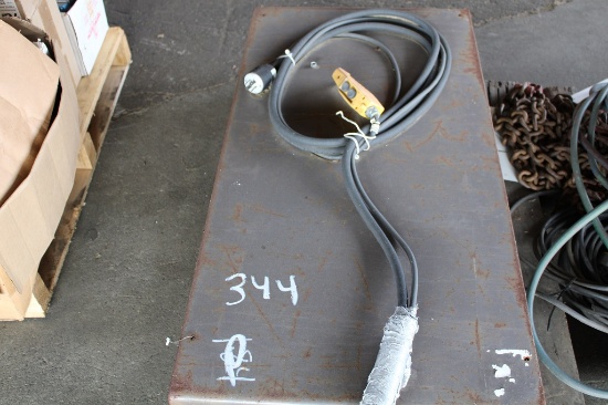 2' X 4' HYD LIFT TABLE