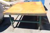 4' X 4' METAL TABLE