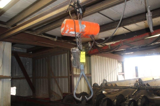 1/2 TON CHAIN HOIST W/LOG TONGS