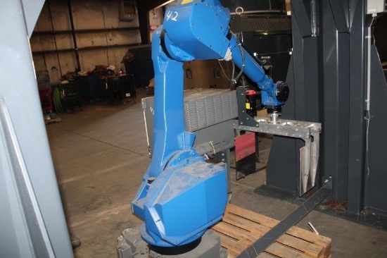 2015 FANUC ROBOT S/N E-81299 MDL M-710C/50 W/CONTROLLER & STAND