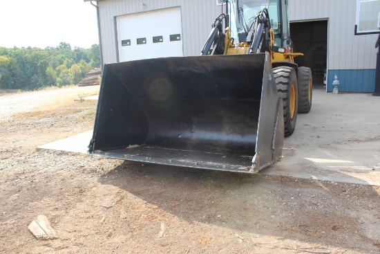 CAT 6 +/- YD BUCKET ATTACHMENT