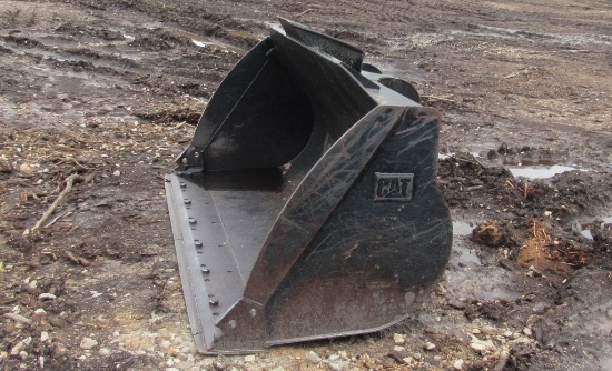 CAT 2 YD BUCKET ATTACHMENT