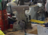 BENCH VISE