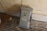 200 AMP DISCONNECT