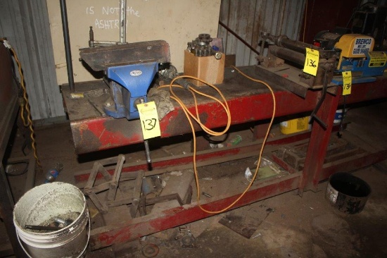 Bench Vise w/ Steel Work Bench