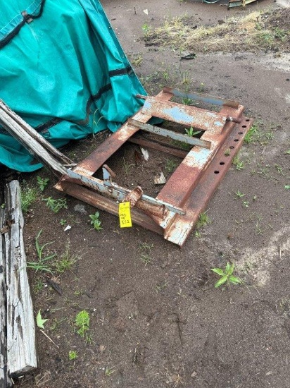 (2) Self Dumping Hoppers, Missing Under Carriages w/(1) Under Carriage