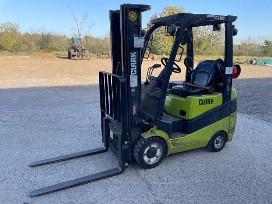 Clark C18CL, LP Gas Forklift, Suchion Tires, 188inch Lift, Side Shift, 3000 Lb, SN: C152L-0014-9793