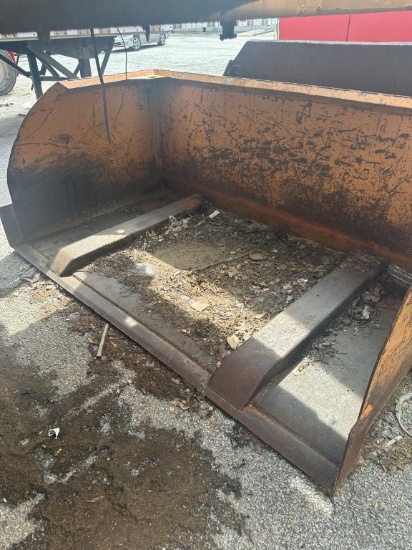 Approx 2 1/2 Yd Loose Material Bucket With Fork Pockets. Located At 350 Patton Dr., SW Atlanta, GA 3