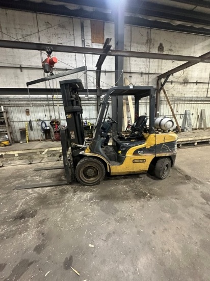 Cat Forklift Approx 6000 LB Capacity (Data Tag Not Legible) Triple Stage Mast Side Shift With 48inch