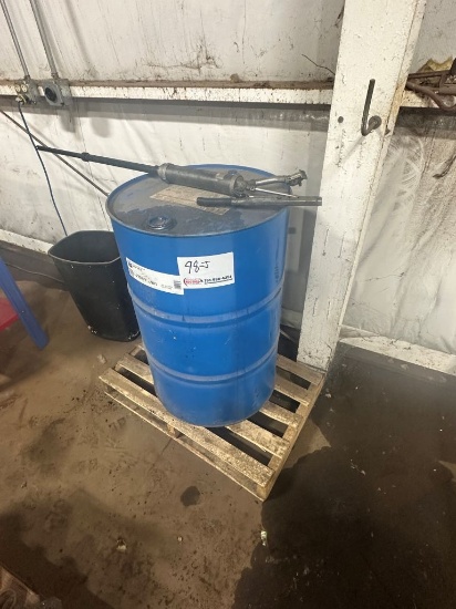 55 Gal Drum Of New Rando HD32 Hyd Oil With Hand Pump
