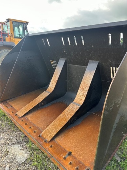 Volvo 9-1/2 Yard High Dump Bucket Model 82041  S/N SHP6346