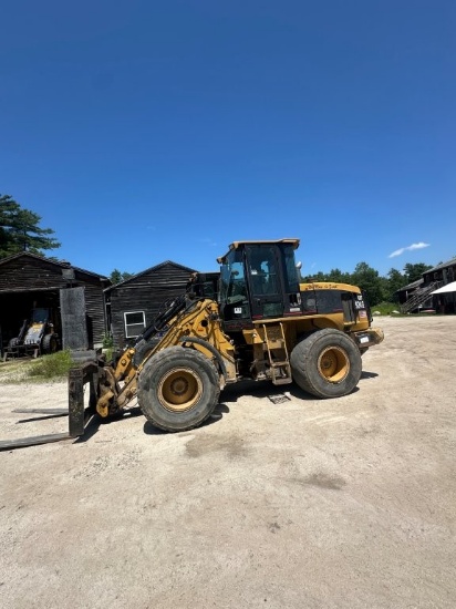 CAT 924G Wheel Loader with Climate Controlled Operator Cab, 550-65R25 Tires, Quick Attach Coupler,