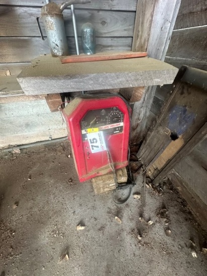 Lincoln 225 AC/DC Arc Welder with Leads
