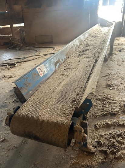 16 Inch X 27 Ft Belt Conveyor 7 Inch Deep Sides, Hydraulic Drive. Located at 201 Tobacco Rd., Bowlin