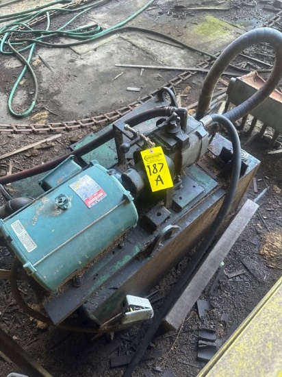 10hp Hydraulic Power Pak (Powers Center Split Feed). Located at 172 Looper Ln., Pickens, SC 29671. S