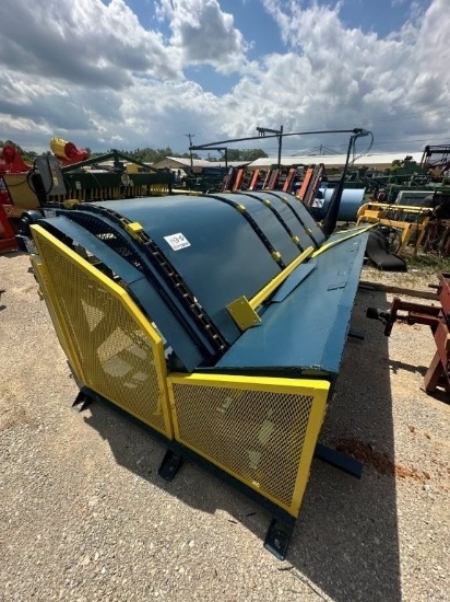 Brewer 11ft x 56inch Tall 5 Strand Unscrambler with Electric Drive. Located at 1995 Lumber Rd., Henr