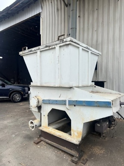 2012 VecoPlan Mdl VAZ1100XL Slow Speed Vertical Feed Grinder with Motor Control Panel, S/N 13229010.
