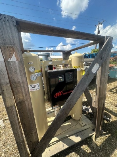 New in Crate Ingersoll Rand Heated Desiccant Compressed Air Dryer Mdl EH2004HN00A 3 Phase, S/N WCH1