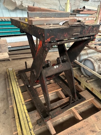 18inch x 36inch Scissor Lift, Needs Hyd Power. Located at 1490 Hwy 100 W., Centerville, TN 37033. TN
