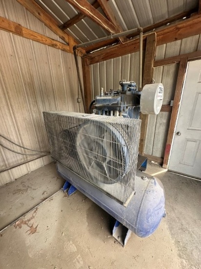 Quincy 390 20hp Reciprocating Tank Mounted Air Compressor 125 PSI. Located at 2898 Crestridge Rd., C