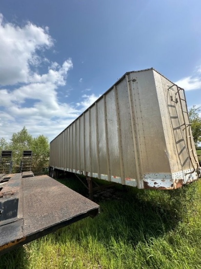 2000 Peerless 42ft Open Top Chip Trailer Tandem Axle, VIN: 1PLE042271PH521411. Located at 361 Yarbro