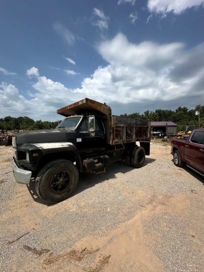1987 Ford F-800 Single Axle Dump Truck 10ft Steel Dump Bed, 5 Speed Manual Transmission with 2 Speed