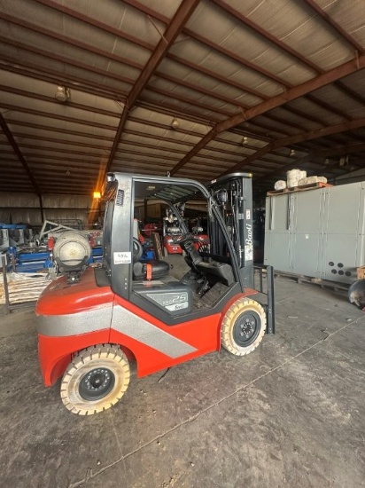 New Baoli KBG25 5000 Lb Forklift, Solid Tires, Propane Engine, 3 Stage mast with Fork Positioners.