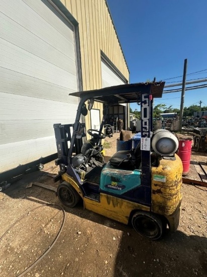 Komatsu 2000 Lb Forklift, Solid Tires, Propane, 2 Stage Mini Mast with 42inch Forks and Side Shift,