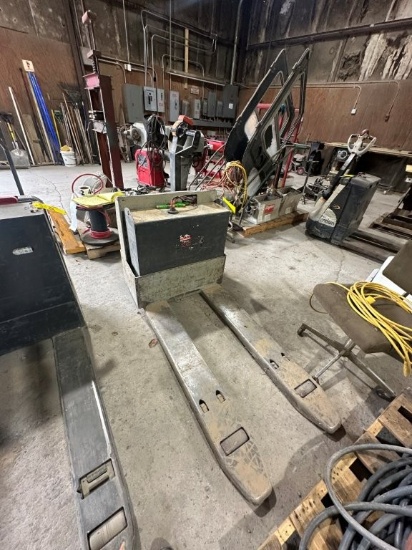 2006 Nisson Mdl EWPN Electric Pallet Jack, S/N 1E1056. Located at 2898 Crestridge Rd., Centerville,