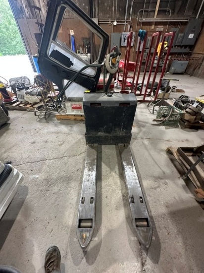 Crown Electric Pallet Jack Mdl WP3035-45, S/N 7A2725546.