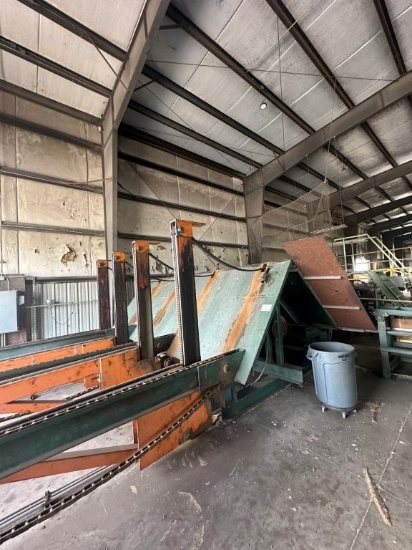 8ft 4 Arm Tilt Hoist with Stick Removal Belt, Electric Drives. Located at 3360 Cansler Circle., Maid