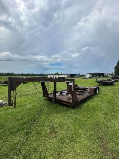 20ft Tandem Axle Gooseneck Trailer with Steel Deck and Electric Brakes (Missing 2 Wheels)