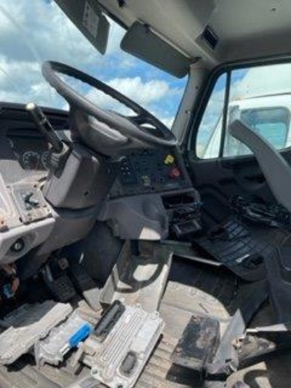 2016 Freightliner M2112 Road Tractor