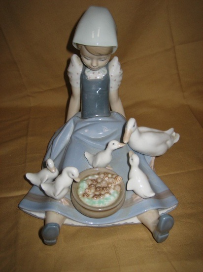 "MY HUNGRY BROOD" LLADRO