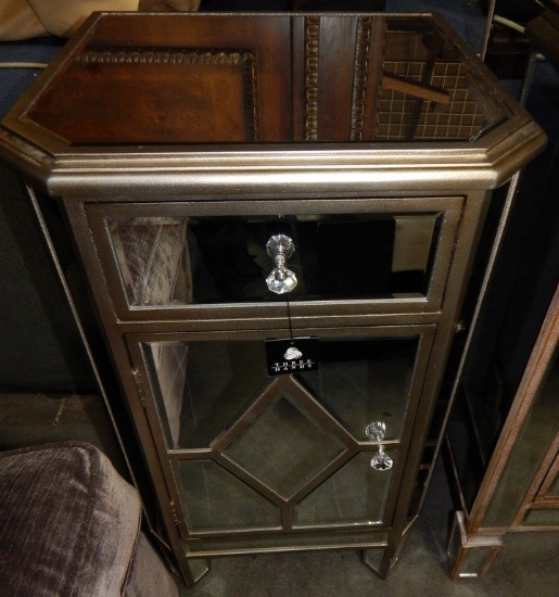 MIRRORED END TABLE BRAND NEW