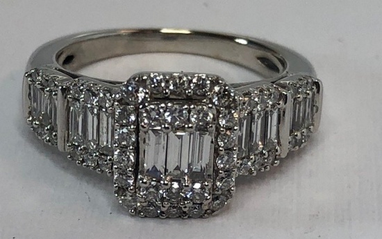 14KT WHITE GOLD DIAMOND RING