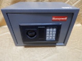 SMALL HONEYWELL SAFE