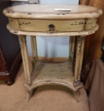 SMALL COUNTRY STYLE END TABLE