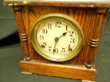 Vintage US Made Oak Mantle Clock