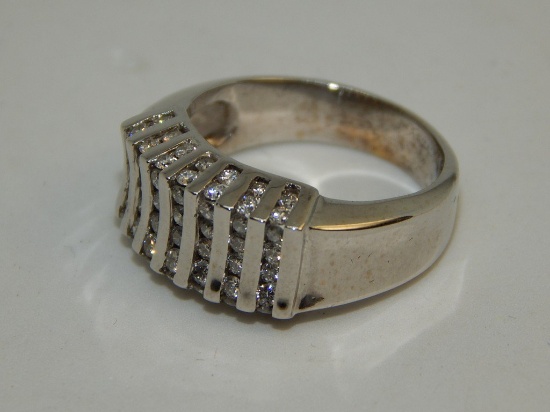 14KT DIAMOND RING