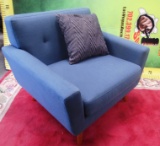 BRAND NEW BEAUTIFUL FABRIC OVERSIZE CHAIR BLUE