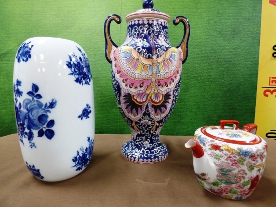 SET OF THREE PORCELAIN PIECES