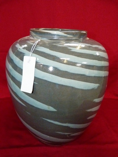 16" TALL DIAMOND HOME GRAY VASE