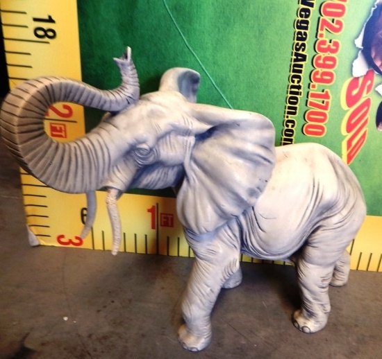 MAJESTIC &  DETAILED LARGE ELEPHANT