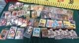 LOT OF MIXED SPORTS TRADING CARDS