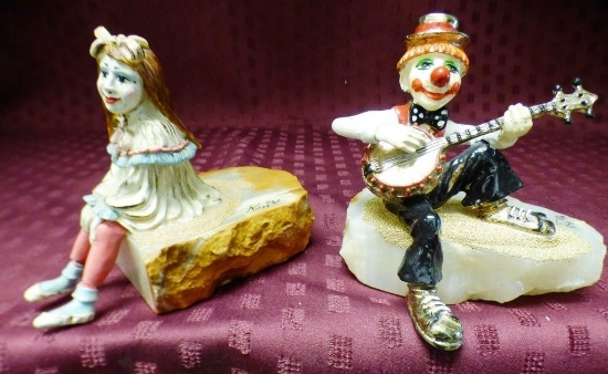 RON LEE COLLECTIBLES - CLOWN PLAYING BANJO & GIRL CLOWN SEATED