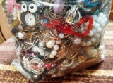 10 POUND BAG OF COSTUME JEWELRY (LOT Y)
